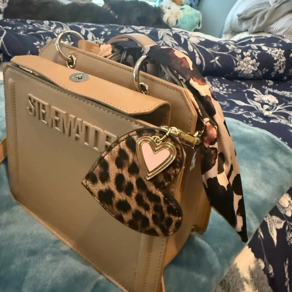 Steve Madden Tan Leather Shoulder Bag with Cow Print Cardholder - Picture 8 of 8